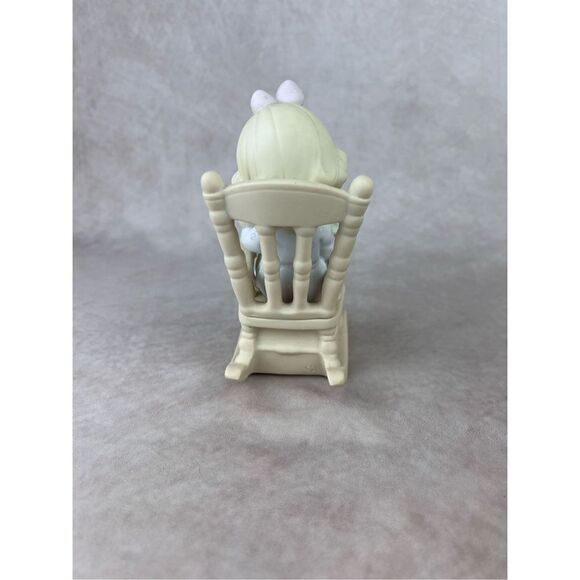 Precious Moments “Love Never Leaves A Mother’s Arms” Figurine 1995 #523941 - Picture 4 of 7